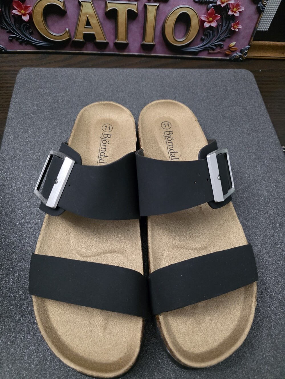 NWOT BJORNDAL COURTNEY FOOTBED SANDAL